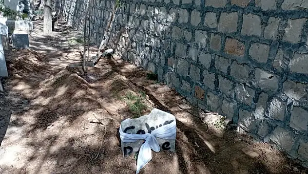 Konya'da torunu tarafından öldürülen anneanne son yolculuğuna uğurlandı
