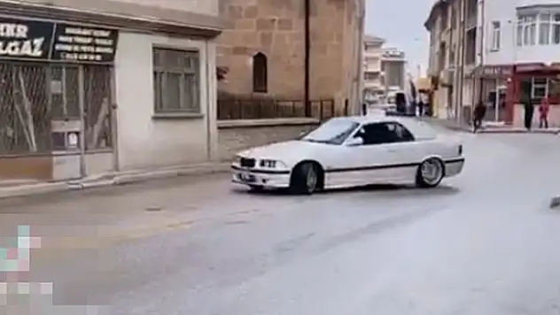 Konya'da trafiği tehlikeye sokan sürücü sosyal medya paylaşımından yakalandı