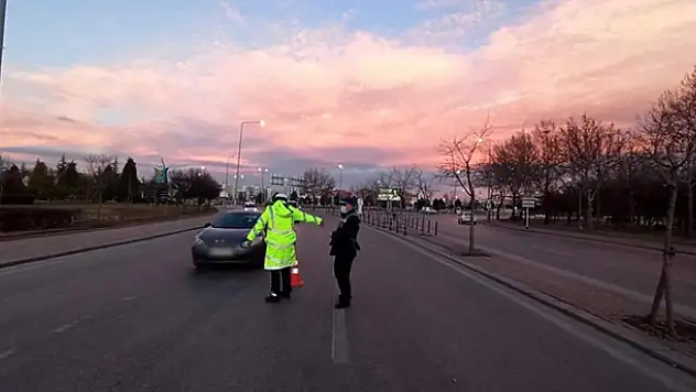 Konya'da trafik denetimlerinde bin 676 sürücüye cezai işlem uygulandı