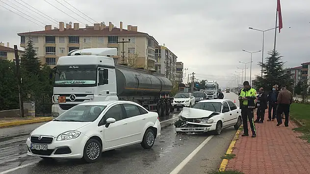 Konya'da trafik ışıklarında kazası: 2 yaralı