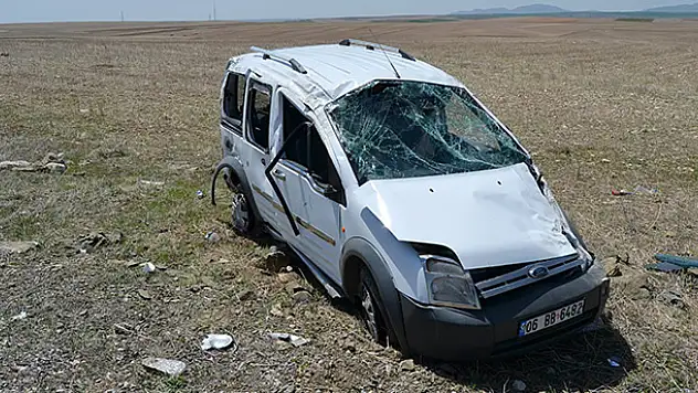 Konya'da trafik kazası - Hafif ticari araç takla attı : 4 yaralı