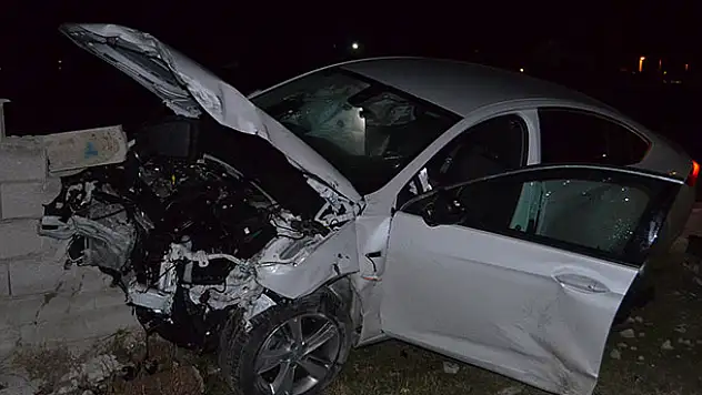 Konya'da trafik kazası - İki otomobil çarpıştı: 2 yaralı