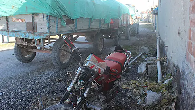 Konya'da trafik kazası - Motosikletle traktör çarpıştı: 1 yaralı