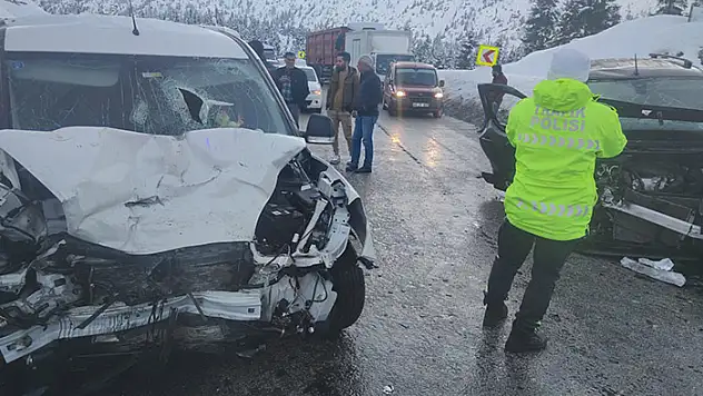 Konya'da trafik kazasında 4 kişi yaralandı