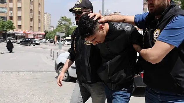 Konya'da trafikte tartıştığı kişinin kalbine bıçak saplayarak ölümüne neden olan zanlı tutuklandı
