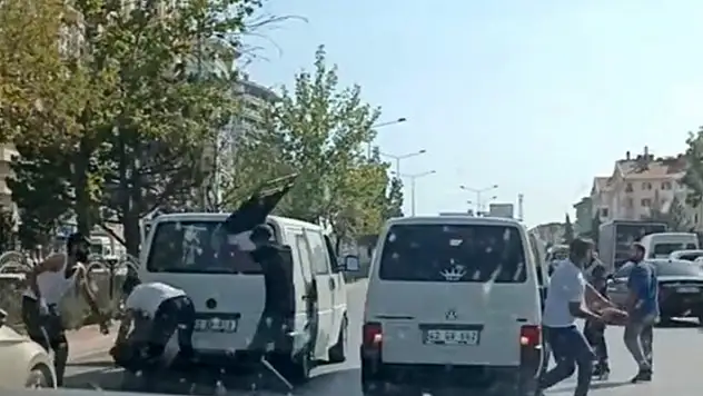 Konya'da trafikte tekmeli tokatlı kavga: 7 kişi birbirine girdi