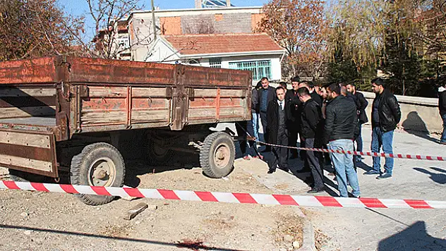 Konya'da Traktör römorku ile duvar arasında sıkışan çocuk öldü