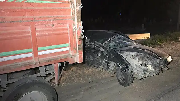 Konya'da traktör römorkuna çarpan otomobil sürücüsü yaralandı
