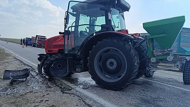 Konya'da traktörle çarpışan otomobildeki 2 kişi öldü, 3 kişi yaralandı
