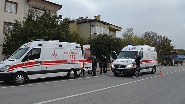 Konya'da traktörle otomobil çarpıştı: 2 yaralı