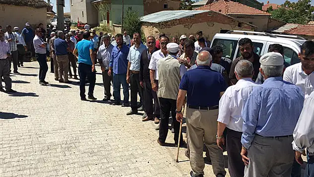 Konya'da traktörün devrilmesi ile ölen kişiler toprağa verildi