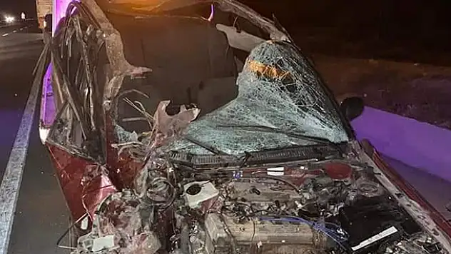 Konya'da traktörün römorkuna çarpan otomobildeki 4 kişi yaralandı