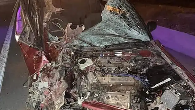 Konya'da traktörün römorkuna çarpan otomobildeki 4 kişi yaralandı