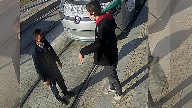 Konya'da tramvay durağında bıçaklı saldırı