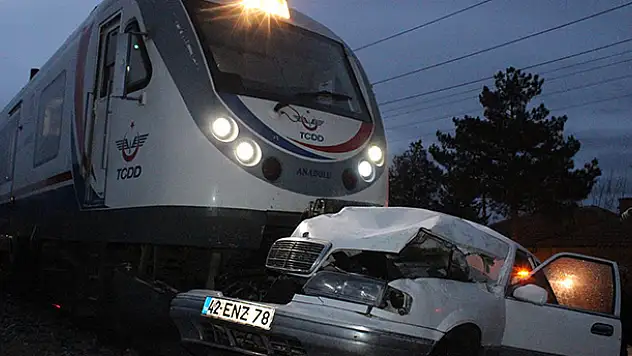 Konya'da tren otomobile çarptı 1 ölü