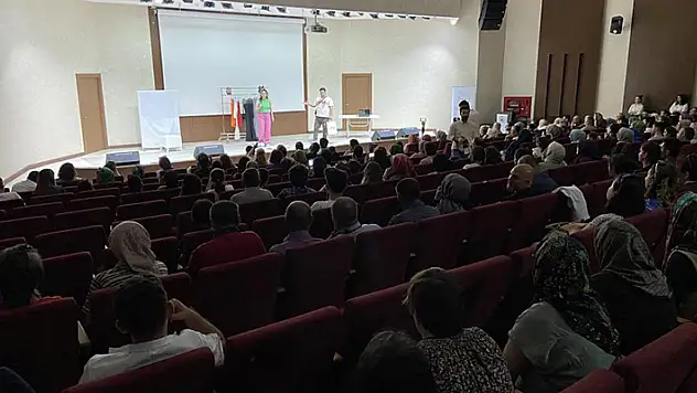 Konya'da TRSM hastalarından tiyatro gösterisi
