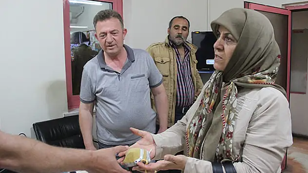 Konya'da turist çift buldukları cüzdanı polise teslim etti