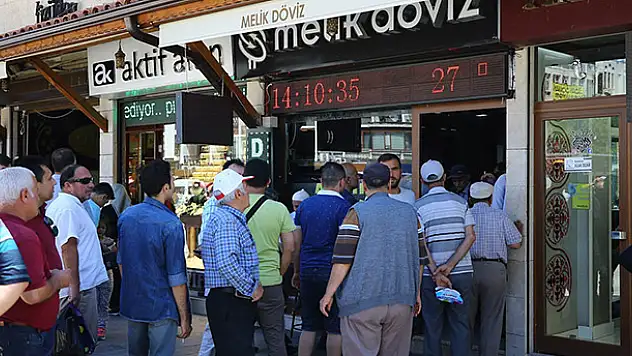 Konya'da Türk lirasına destek kampanyası