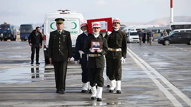 Konya'da Türk Yıldızları uçağının düşmesiyle şehit olan Uzman Çavuş Güven, memleketine uğurlandı