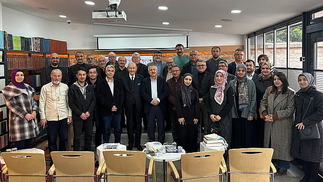Konya'da Türkçenin dünya dili oluşu konuşuldu