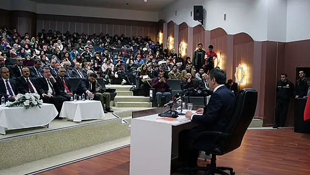 Konya'da 'Türkiye'nin Dış Politikası ve Orta Doğu' konferansı