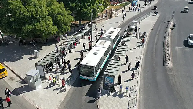 Konya'da turnike sistemiyle otobüslerin bekleme süresi ve karbon emisyonu azaldı
