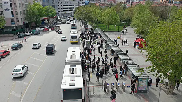 Konya'da turnikeli otobüs durağı ile trafik güvenliği arttı, bekleme süresi azaldı
