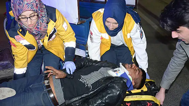 Konya'da üç tekerlekli motosiklet kaldırıma çarptı
