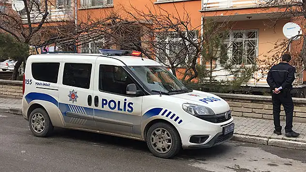 Konya'da üçüncü kattan düşen bebek ağır yaralandı