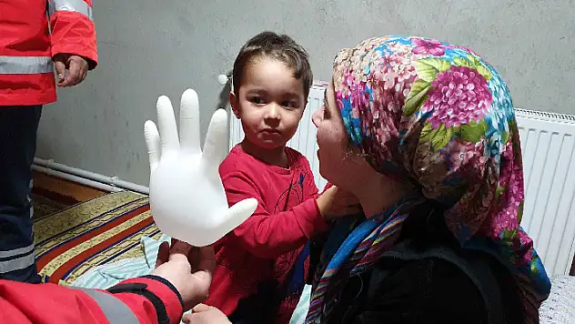 Konya'da UMKE ekiplerinin ateşlenen 2 yaşındaki Erdal'a ulaşmak için  karla zorlu mücadelesi

