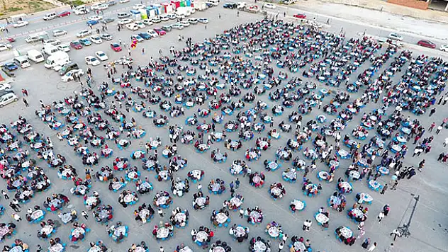 Konya'da üniversite gençleri iftarda buluştu