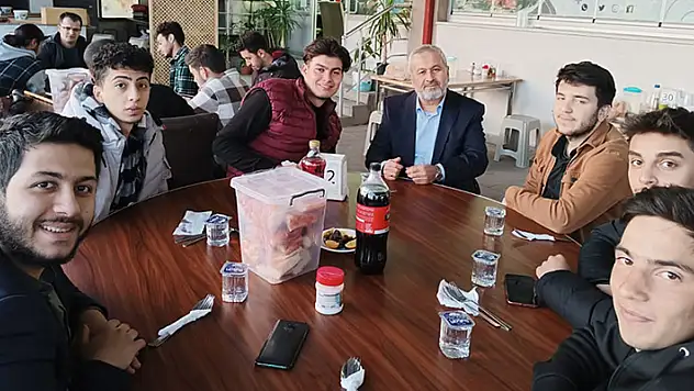 Konya'da üniversite öğrencileri müftülüğün verdiği iftar yemeğinde buluştu
