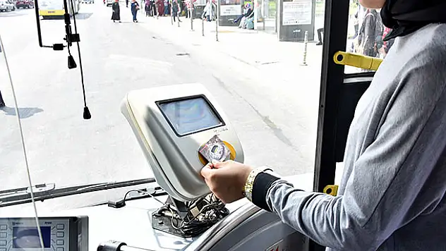 Konya'da üniversite öğrencilerine toplu ulaşım 3 gün ücretsiz