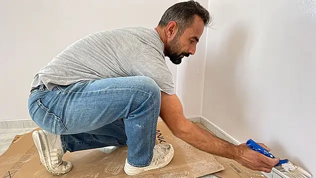 Konya'da üniversite öğrencisi inşaat ustası ressamın iki fırça arasında geçen hayatı
