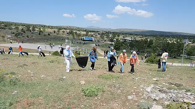 Konya'da üniversiteli gençler 'çevre' için bir araya geldi
