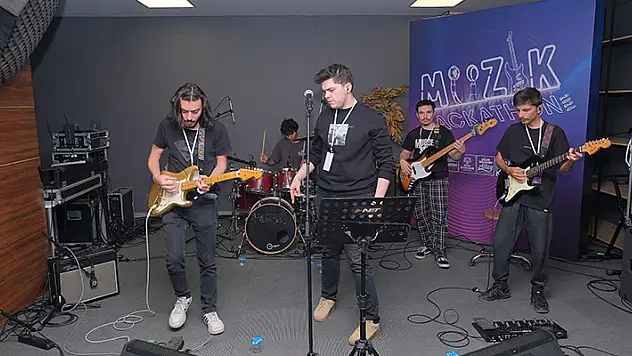 Konya'da üniversiteliler arasında yapılan Müzik Hackathonu'nda ödüller sahiplerini buldu