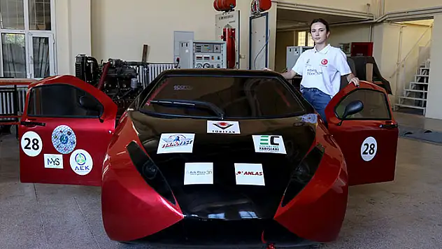 Konya'da üniversiteliler elektromobil ve hidromobil kategorisinde iki otomobil yaptı