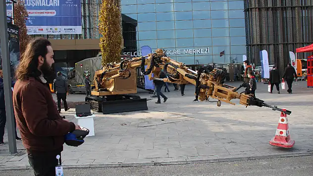 Konya'da üretilen robotik kol bombayı el hassasiyetiyle imha ediyor