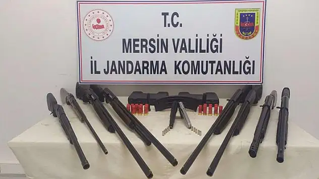 Konya'da ürettikleri kaçak silahları satmaya giden 2 kişi Mersin'de yakalandı
