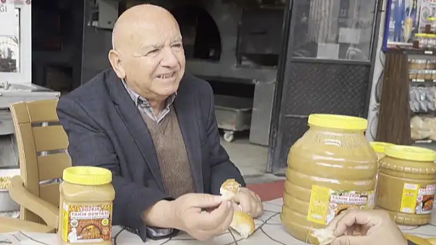 Konya'da ustalar, odun ateşinde kavrulan susamdan vazgeçilmez lezzet tahin üretiyor