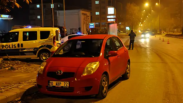 Konya'da uygulama yapan polise otomobil çarptı