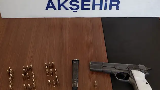 Konya'da uyuşturucu baskınında ruhsatsız tabanca ele geçirildi
