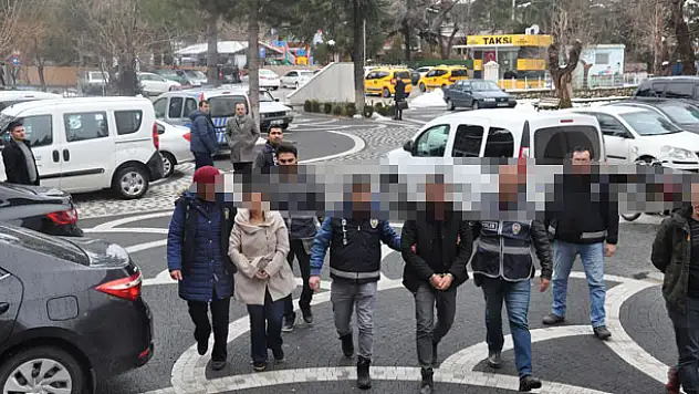 Konya'da uyuşturucu operasyonu!  8 kişi gözaltına alındı