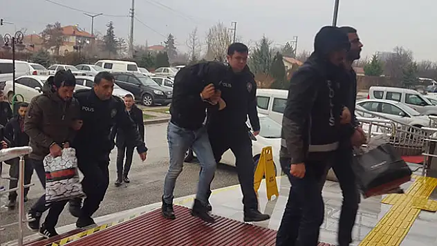 Konya'da uyuşturucu operasyonu şüphelileri adliyede
