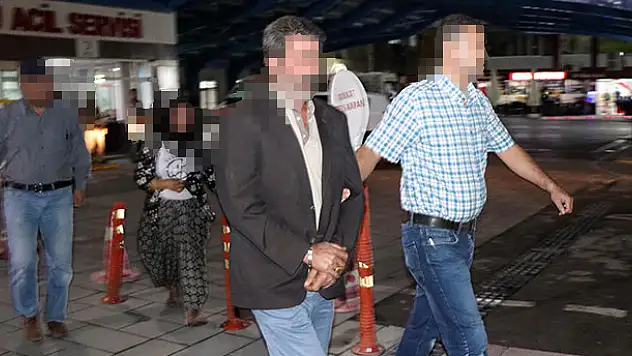 Konya'da uyuşturucu satıcısı karı koca polis baskınında gözaltına alındı