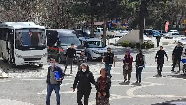Konya'da uyuşturucu ticareti yapan 2 şüpheli tutuklandı
