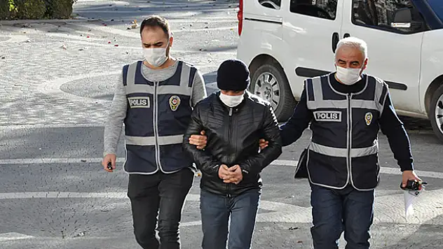 Konya'da uyuşturucu ticareti yaptığı ileri sürülen eczacı kalfası ile 2 kişi gözaltına alındı
