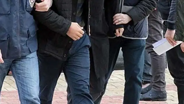 Konya'da uyuşturucu ticareti yaptıkları öne sürülen 2 şüpheli tutuklandı