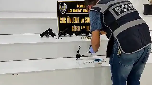 Konya'da uyuşturucu ve silah tacirlerine operasyon: 3 kişi gözaltına alındı
