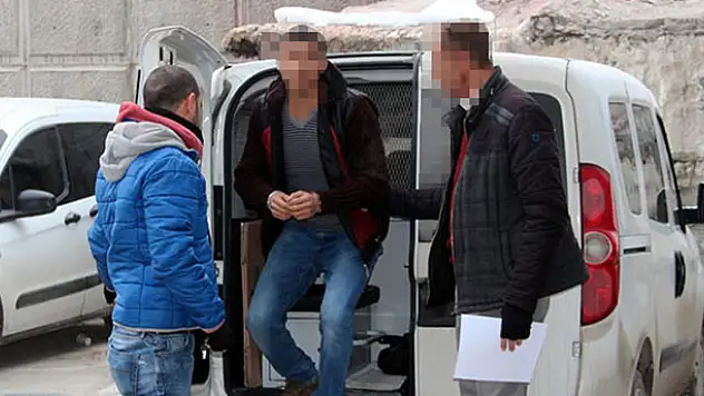 Konya'da uyuşturucudan gözaltına alınan anne oğul tutuklandı